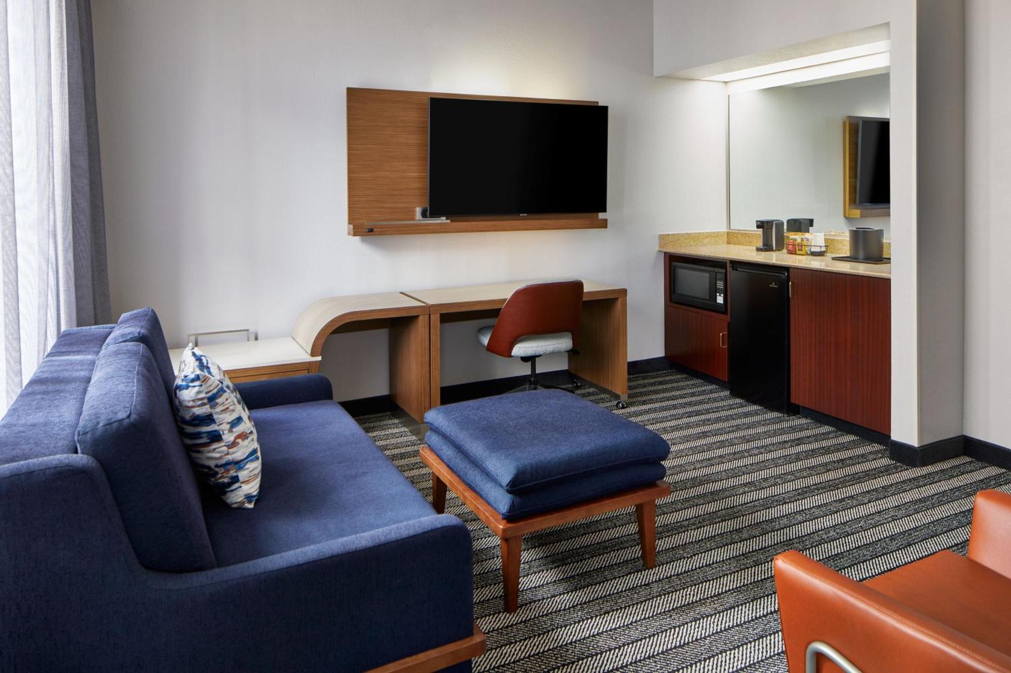 Courtyard By Marriott Downtown Nashville