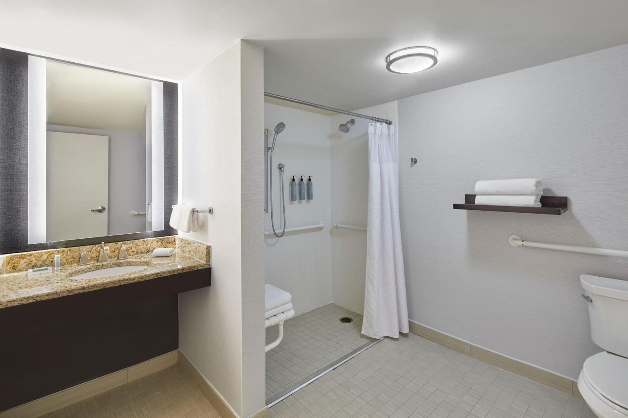 Courtyard By Marriott Downtown Hotel Nashville