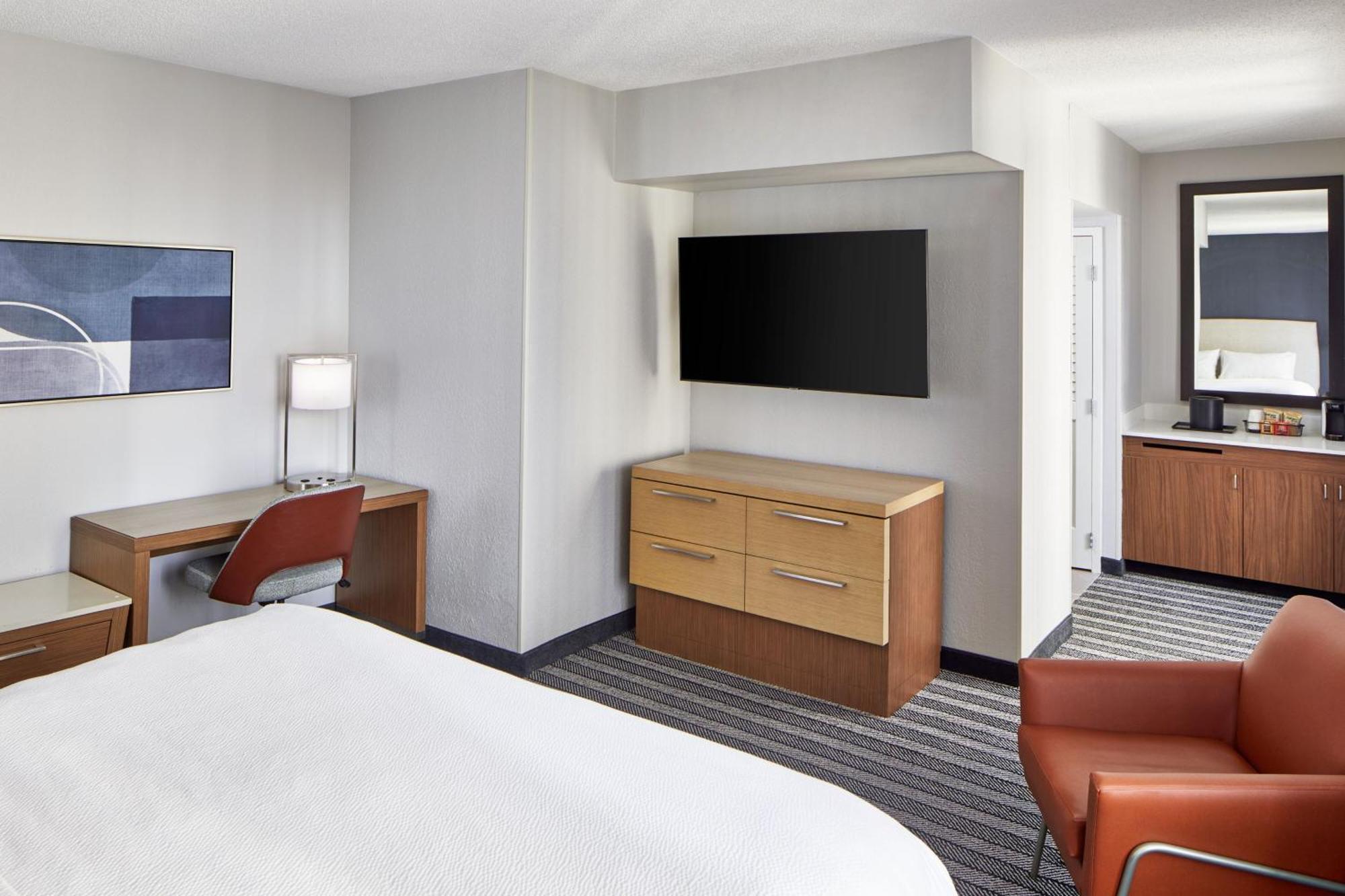 Courtyard By Marriott Downtown Nashville