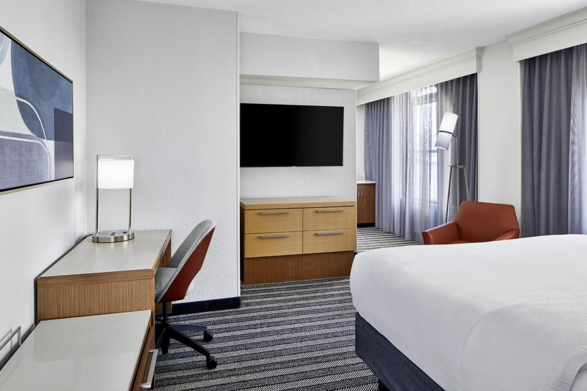 Courtyard By Marriott Downtown Hotel 3*