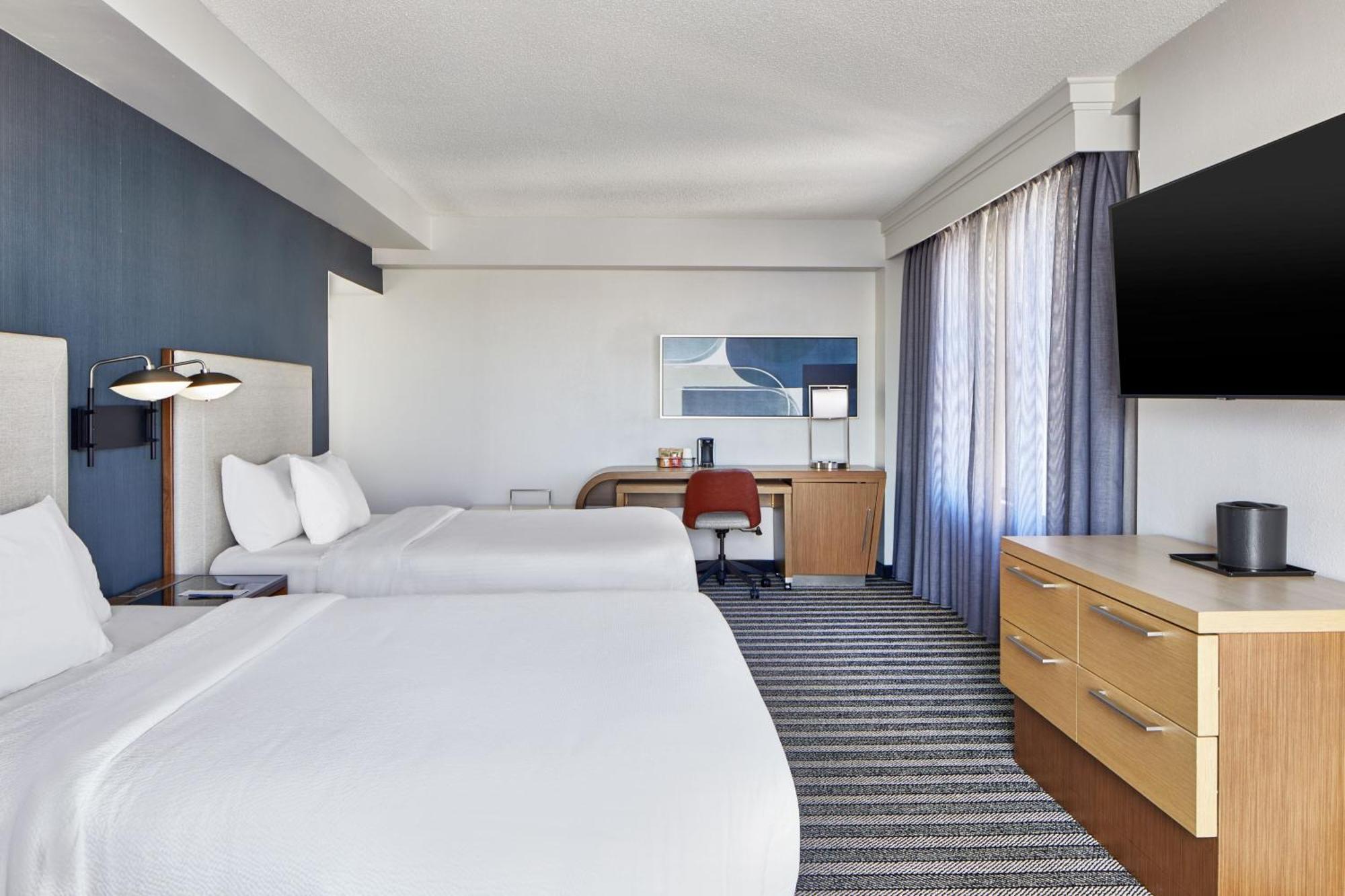 Courtyard By Marriott Downtown 3*