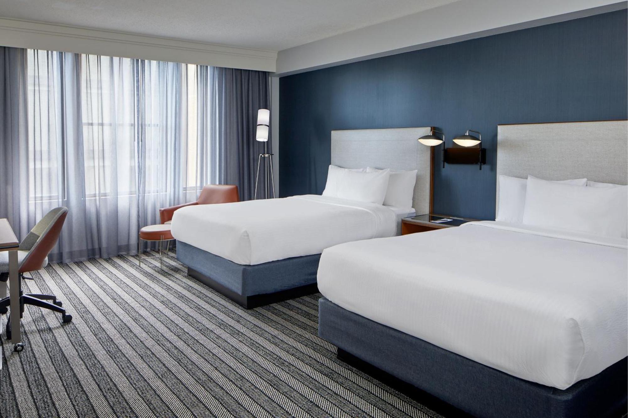 Courtyard By Marriott Downtown Hotel