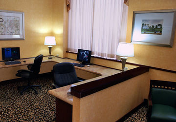 Courtyard By Marriott Downtown
